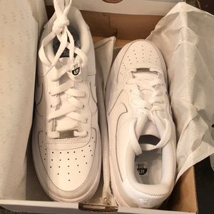 Air Force 1 (GS ) size 6.5 Y